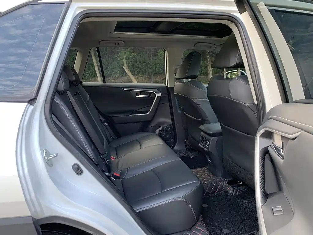 Toyota RAV4 — миниатюра 13