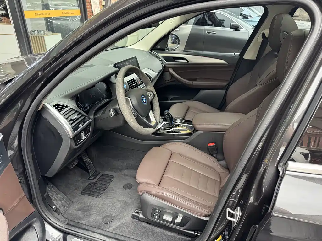 BMW iX3 — миниатюра 9