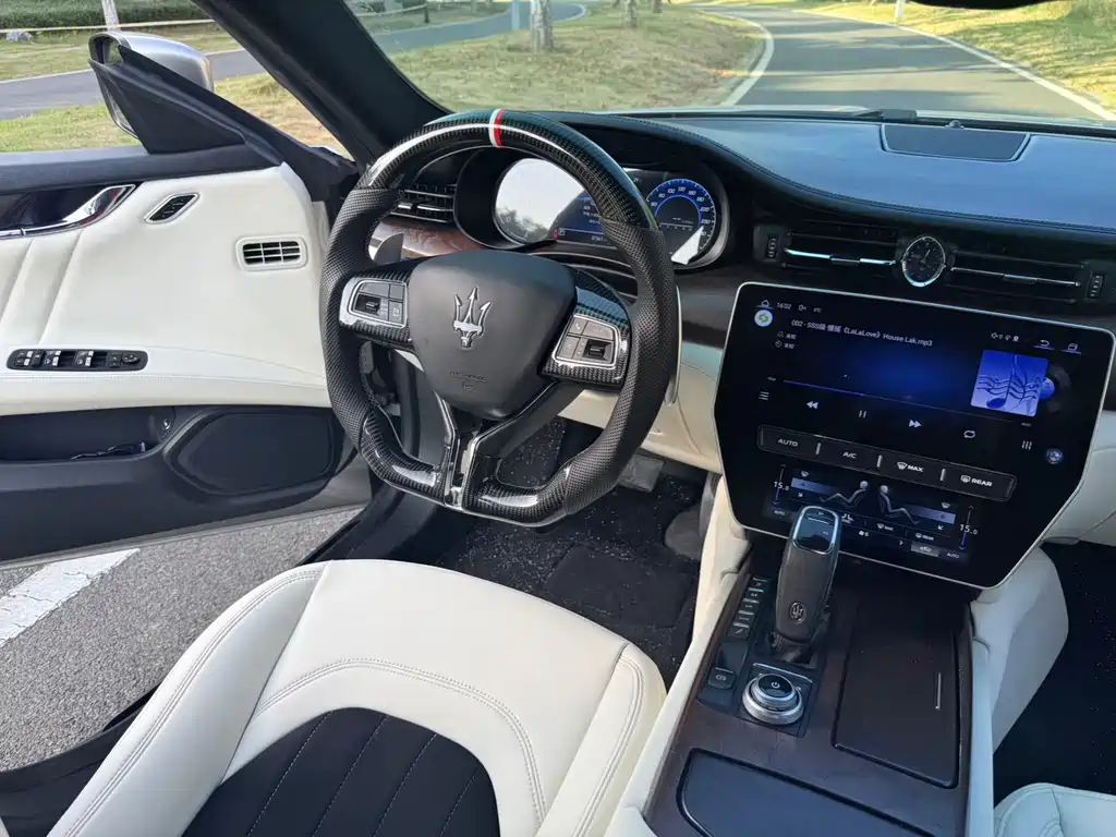 Maserati Quattroporte — миниатюра 6