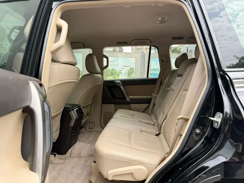 Toyota Land Cruiser Prado 2010 2.7L AT Standard