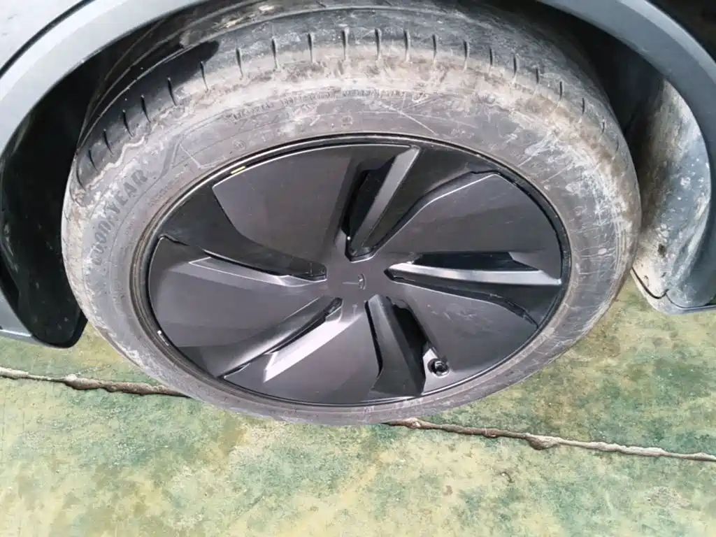 Tesla Model Y — миниатюра 23