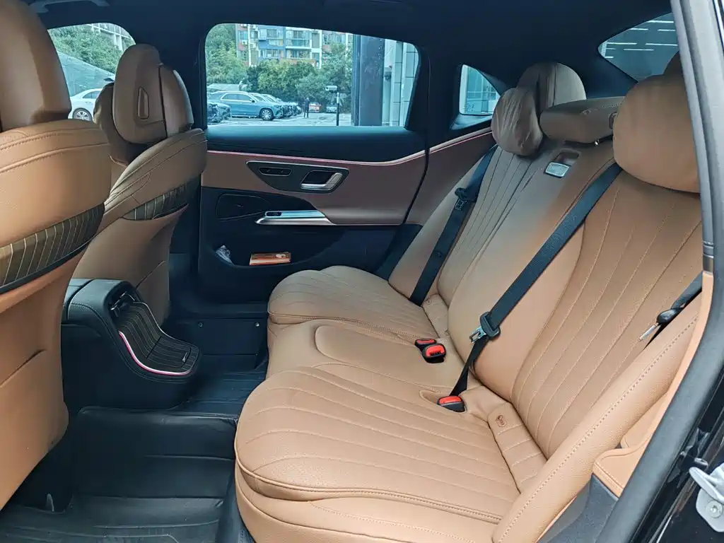 Mercedes-Benz E-Class — миниатюра 17