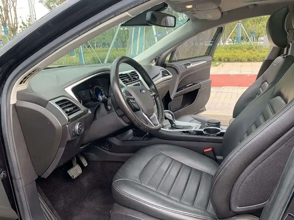 Ford Mondeo — миниатюра 6