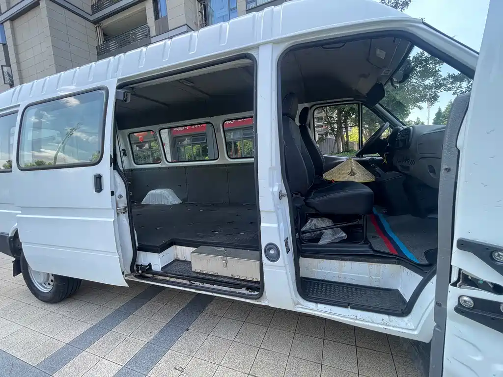 JMC Tesla — миниатюра 14