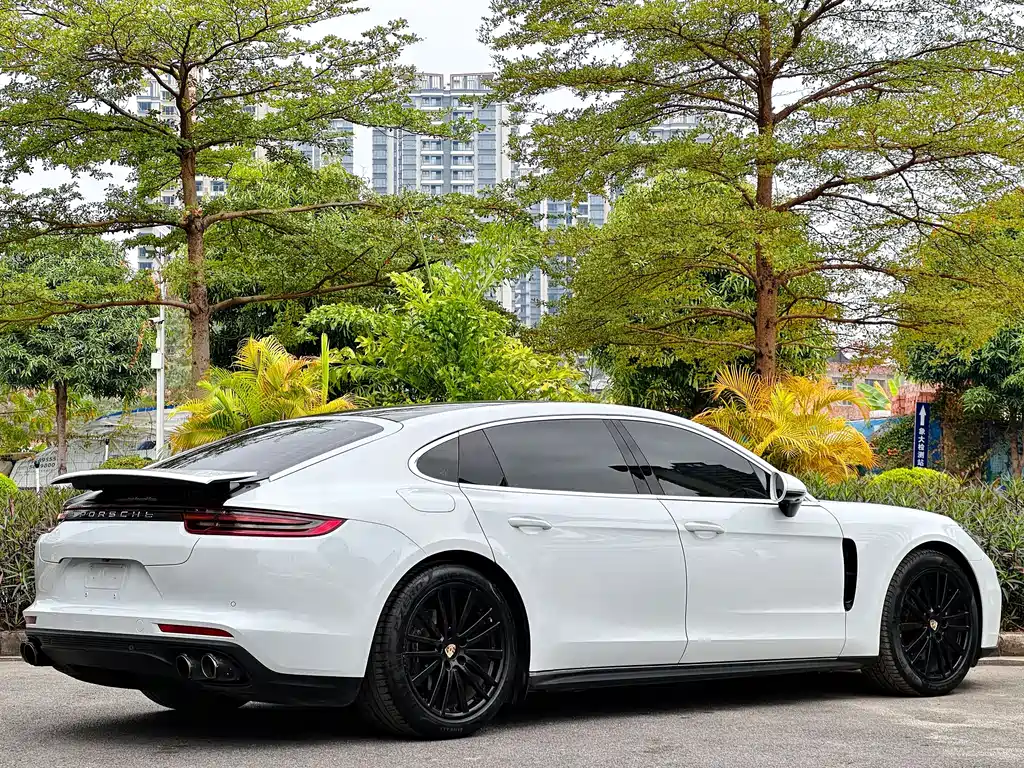 PORSCHE PANAMERA