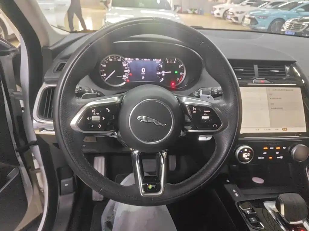 Jaguar E-PACE — миниатюра 11
