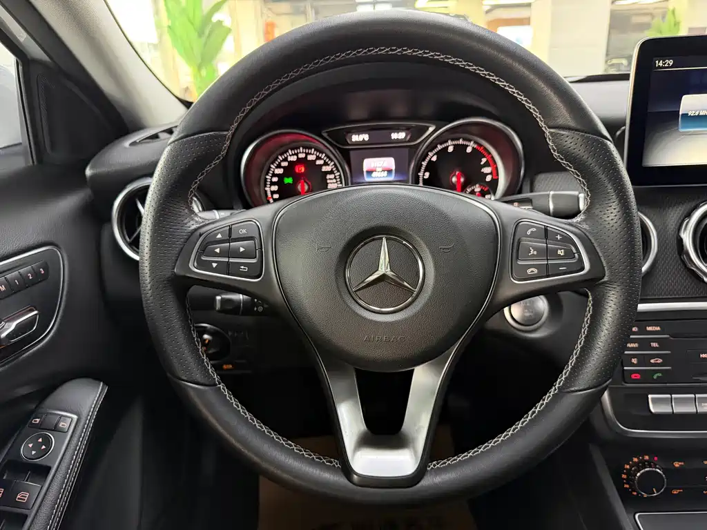 Mercedes-Benz GLA — миниатюра 10