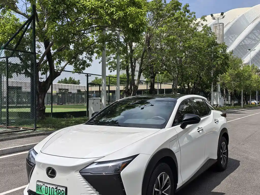 Lexus RZ 2023