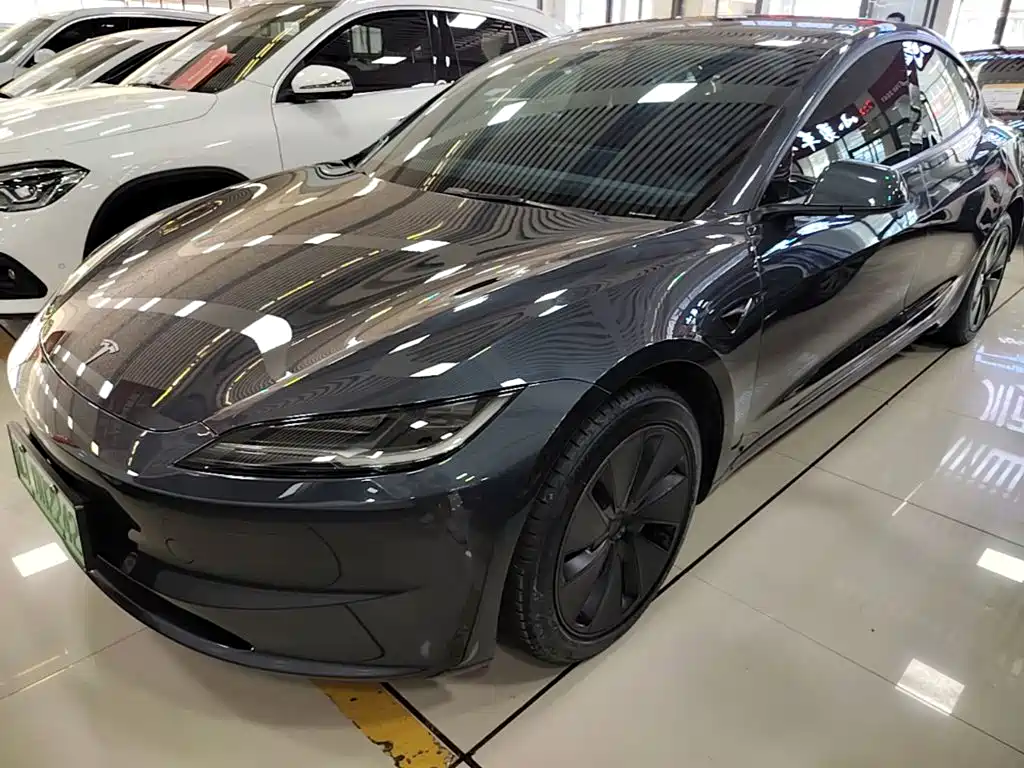 Tesla Model 3 — миниатюра 2