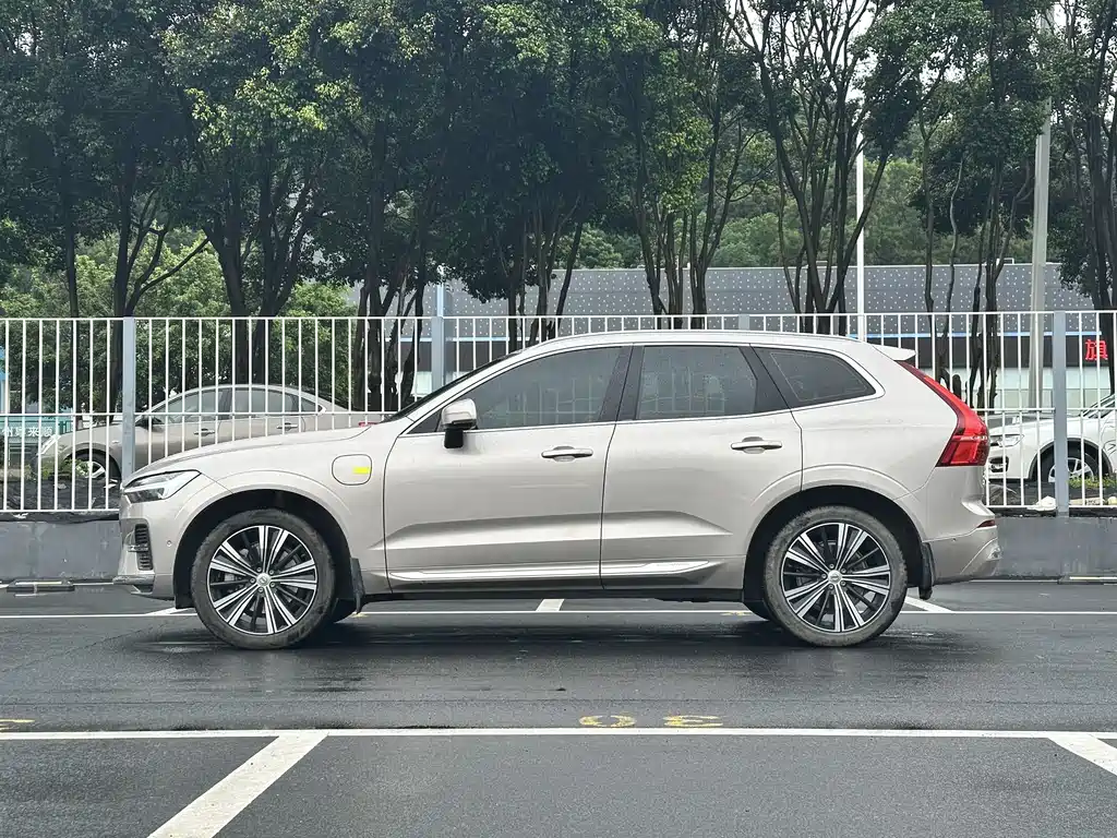Volvo XC60 2023 T8 Sport