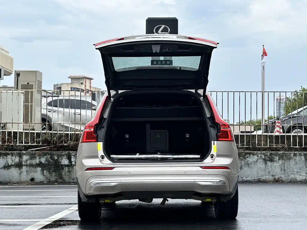 Volvo XC60 2023 T8 Sport