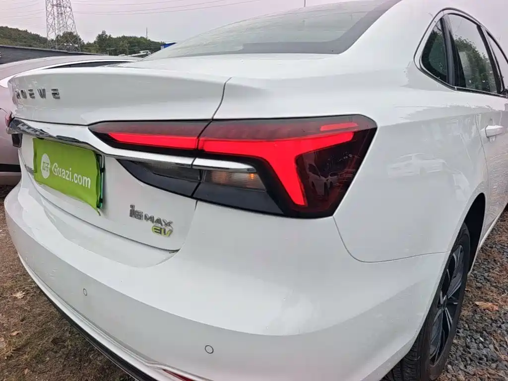 Roewe i6 MAX New Energy — миниатюра 8