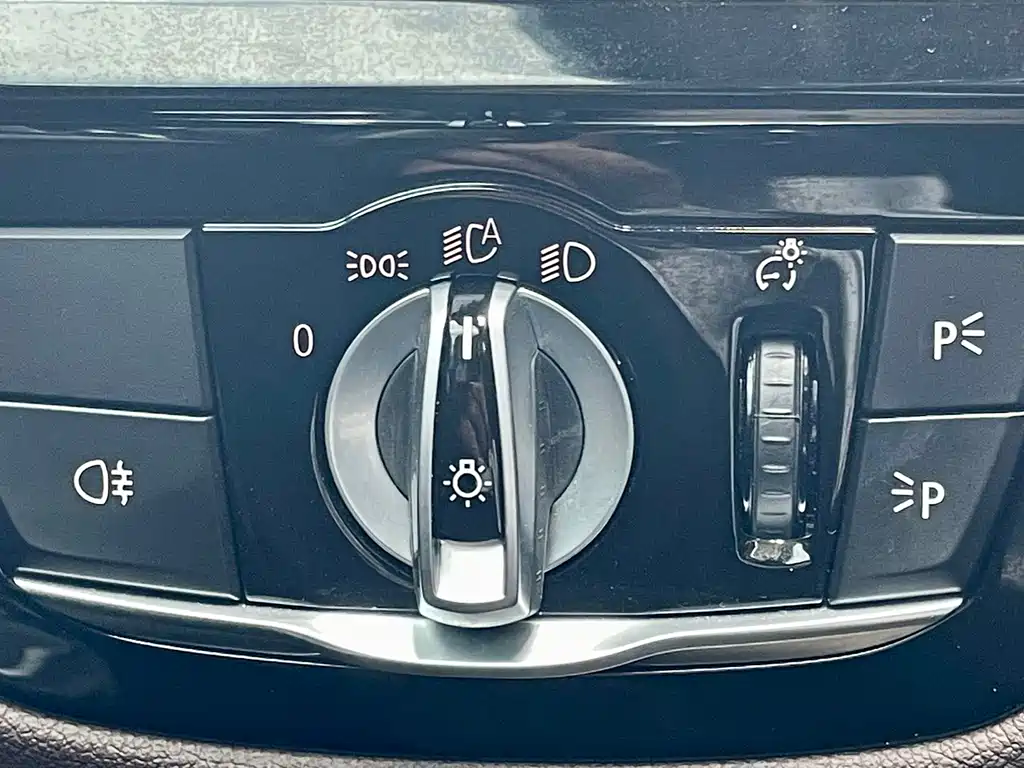 BMW 5 Series — миниатюра 15