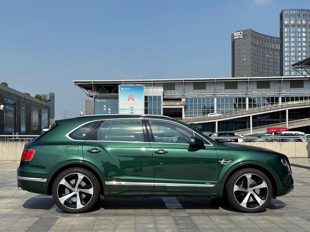 Bentley Bentayga PHEV — миниатюра 6
