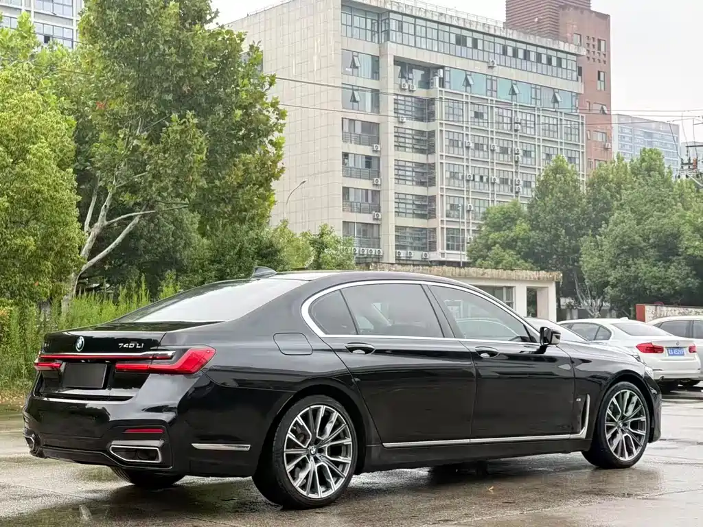 BMW 7 Series — миниатюра 9