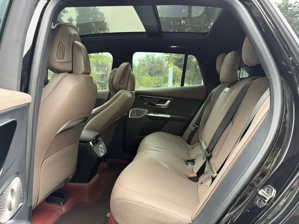 Mercedes-Benz EQE SUV — миниатюра 6