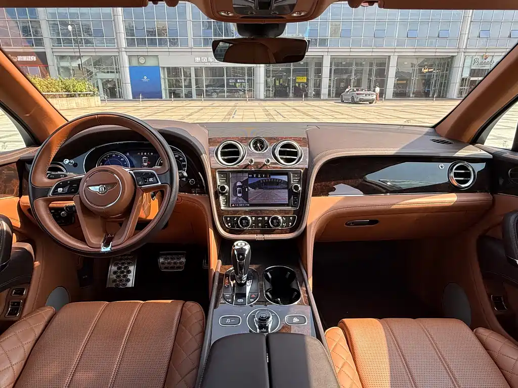 Bentley Bentayga PHEV — миниатюра 15
