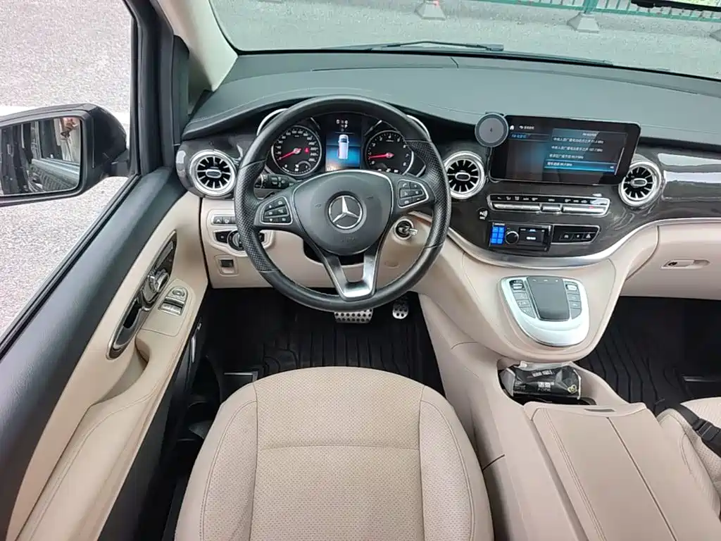 Mercedes-Benz V-Class — миниатюра 15