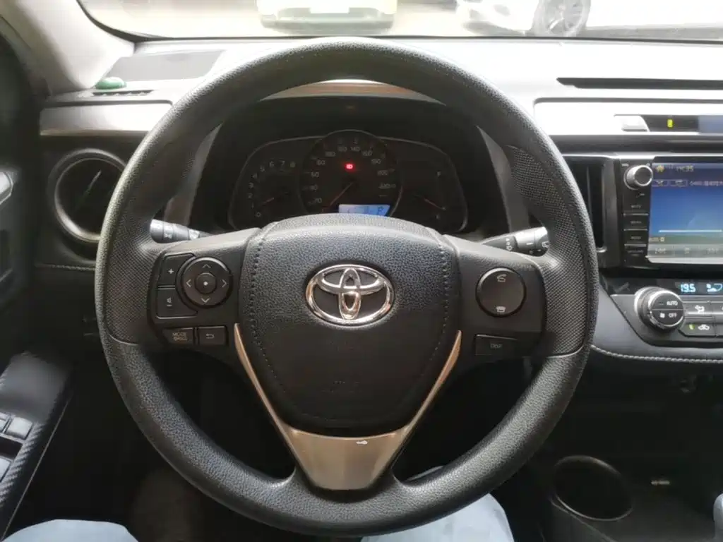 Toyota RAV4 — миниатюра 11