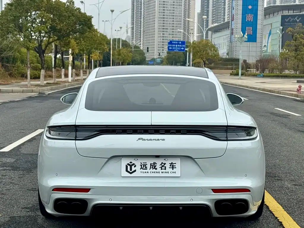 PORSCHE PANAMERA