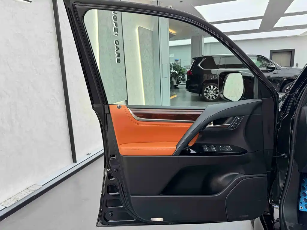 Lexus LX 2019 570