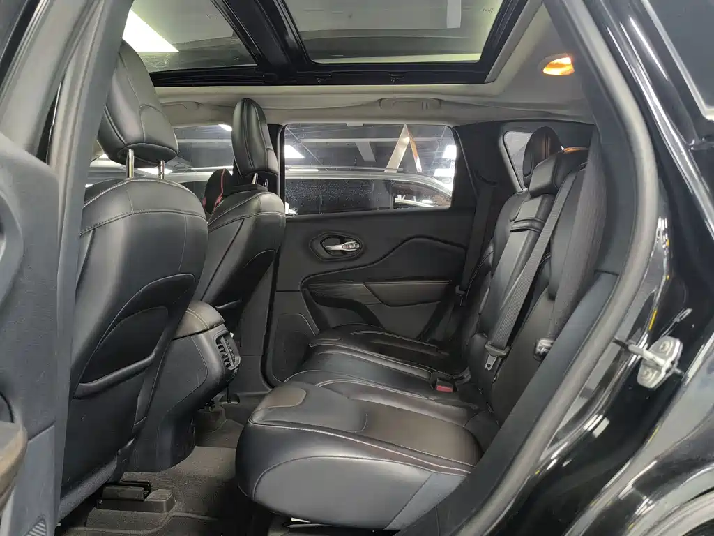 Jeep Cherokee — миниатюра 12