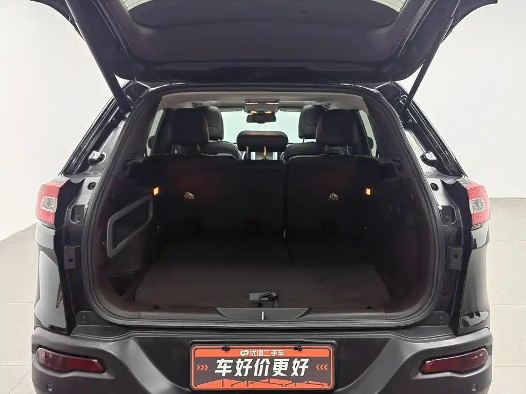 Jeep Cherokee (Import) — миниатюра 16