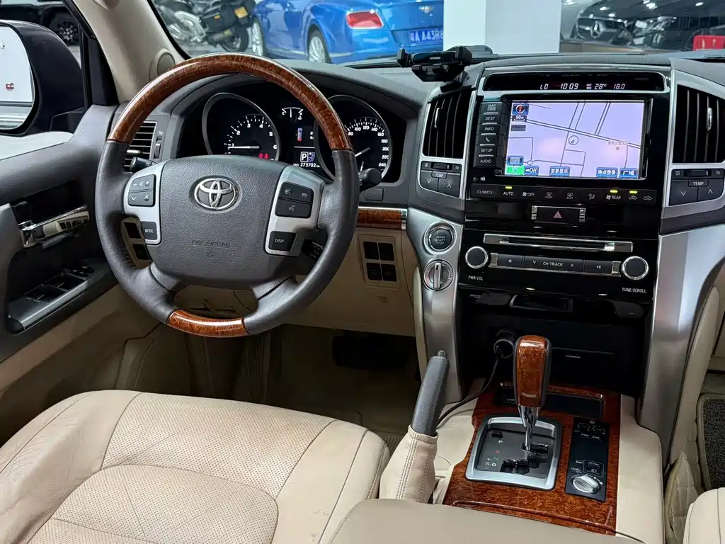 Toyota Land Cruiser 2012 4.6L AT VX-R