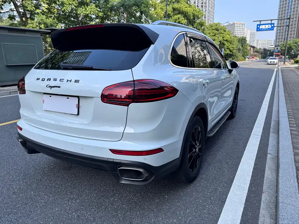 Porsche Cayenne — миниатюра 5