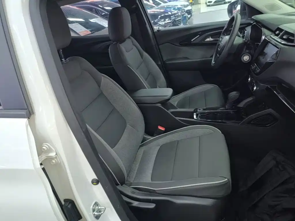 Chevrolet Tracker — миниатюра 25