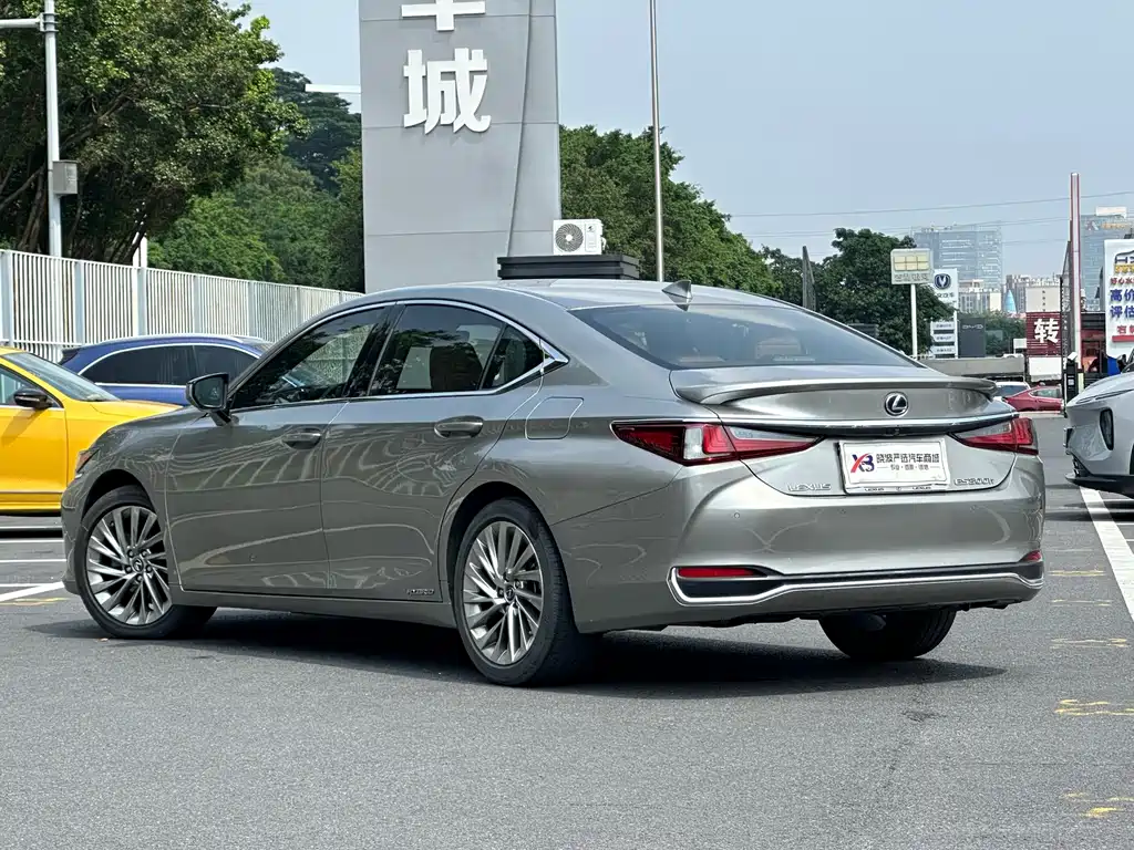 Lexus ES — миниатюра 5