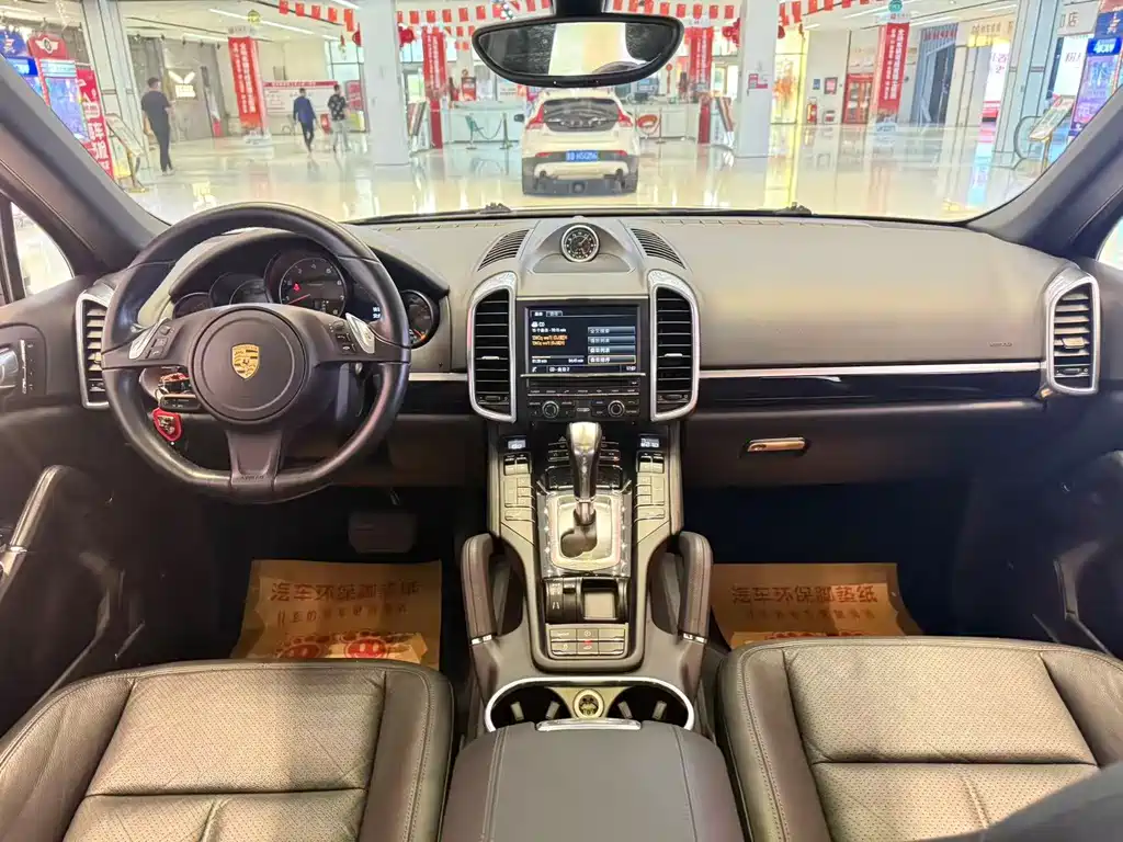 Porsche Cayenne — миниатюра 10