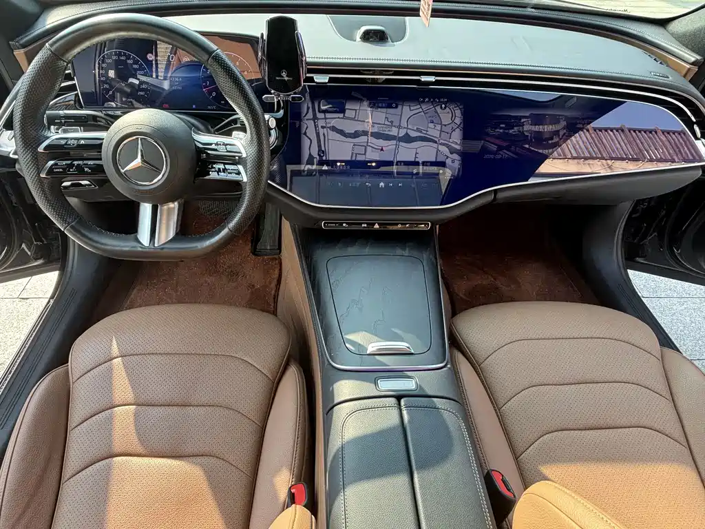 Mercedes-Benz E-Class — миниатюра 7