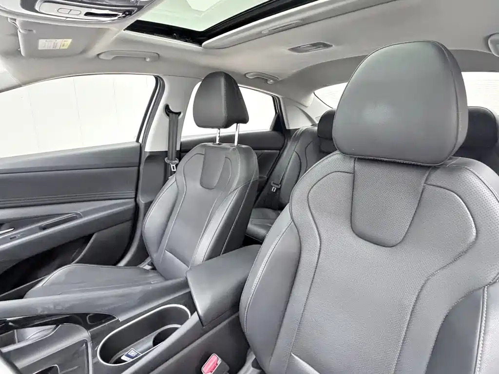 Hyundai Elantra — миниатюра 16