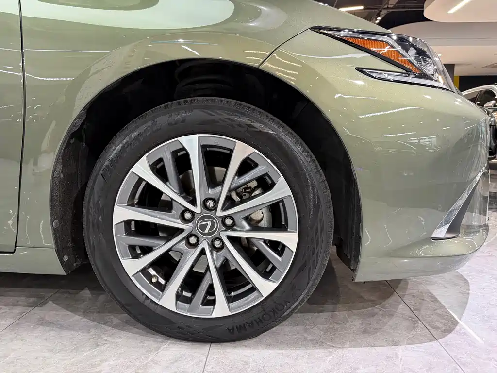 Lexus ES — миниатюра 13