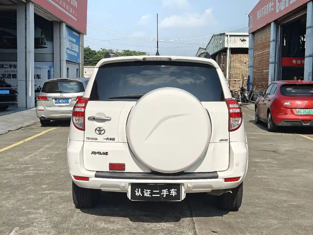 Toyota RAV4 — миниатюра 14