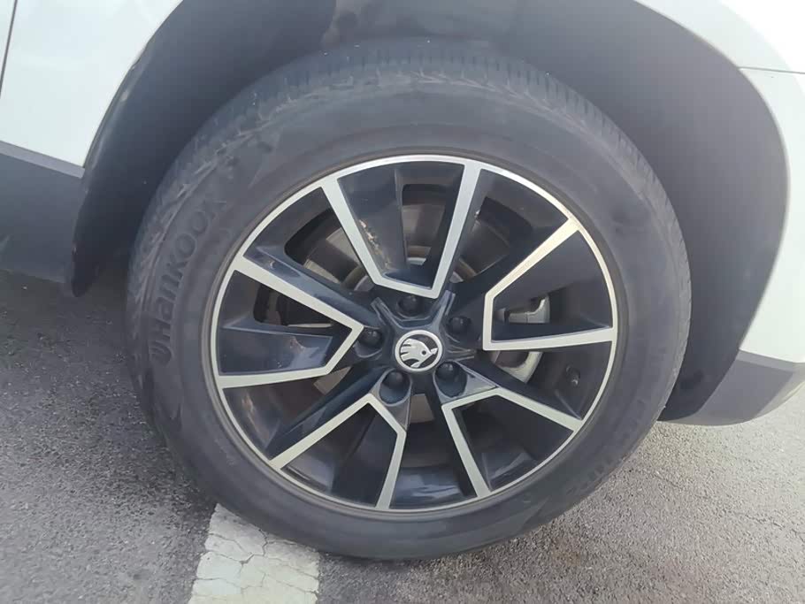 Skoda Karoq 1.4 л 2021 г. Белый, пробег 46300 км