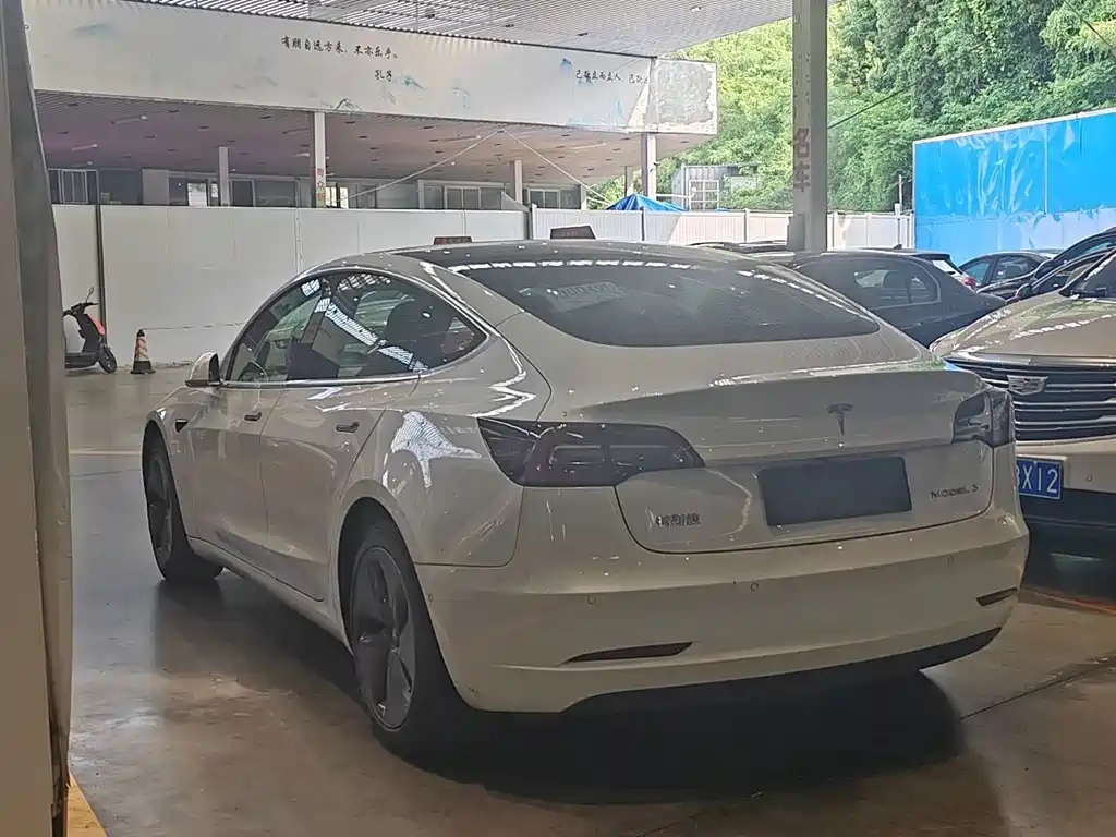 Tesla Model 3 — миниатюра 7