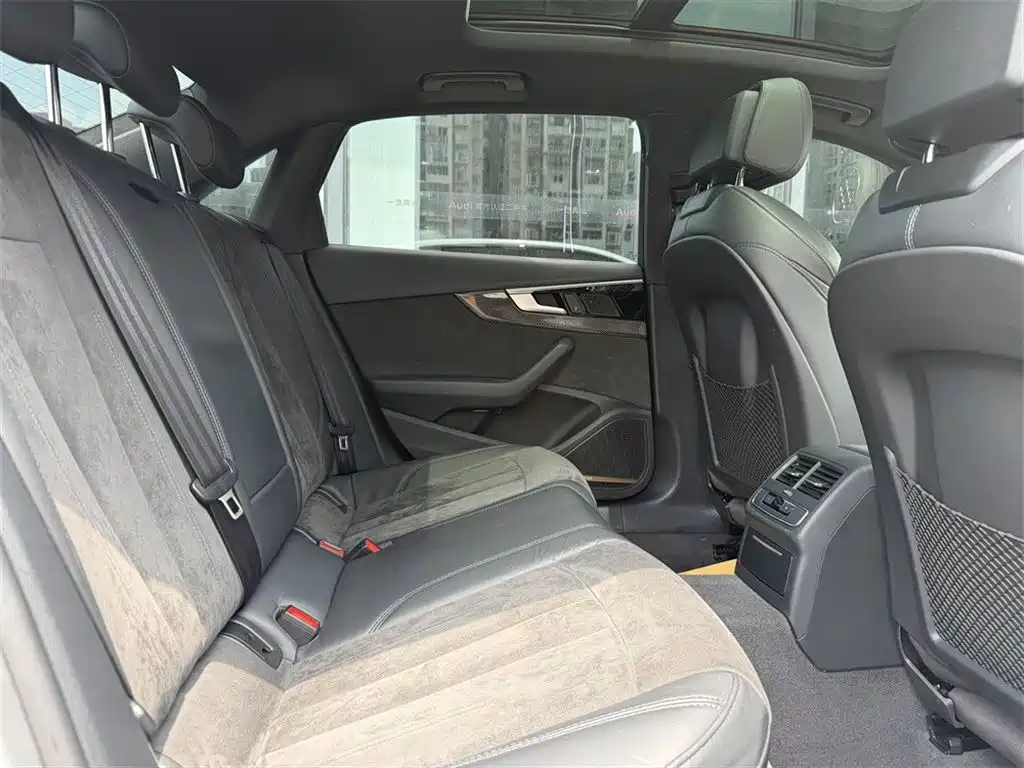 Audi A4L 2022 45 TFSI quattro