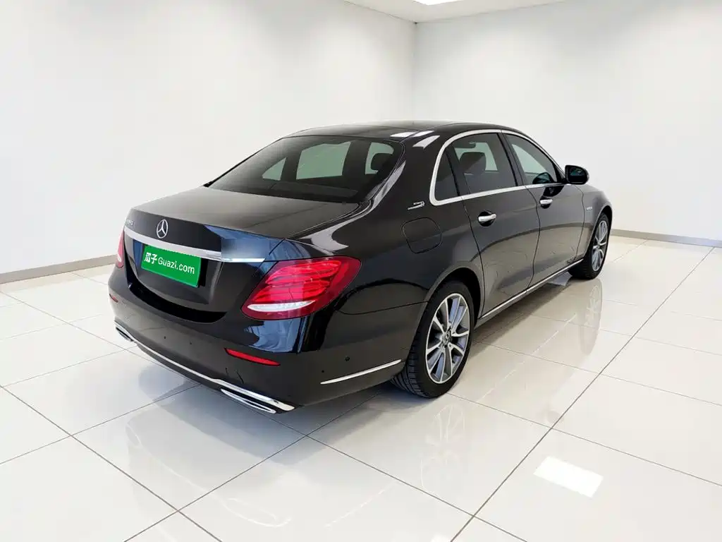 Mercedes-Benz E-Class — миниатюра 6