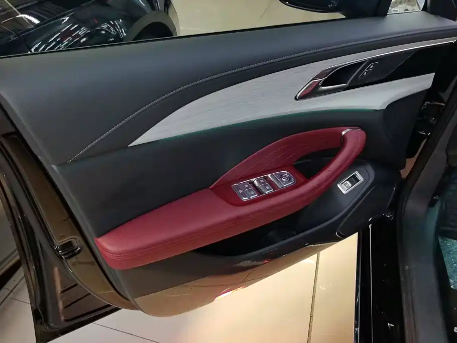Hongqi Hongqi H5 — миниатюра 7