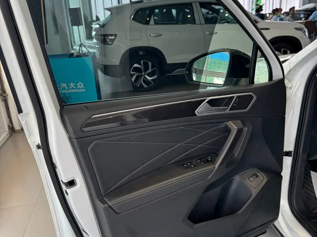 Volkswagen Tiguan L — миниатюра 7