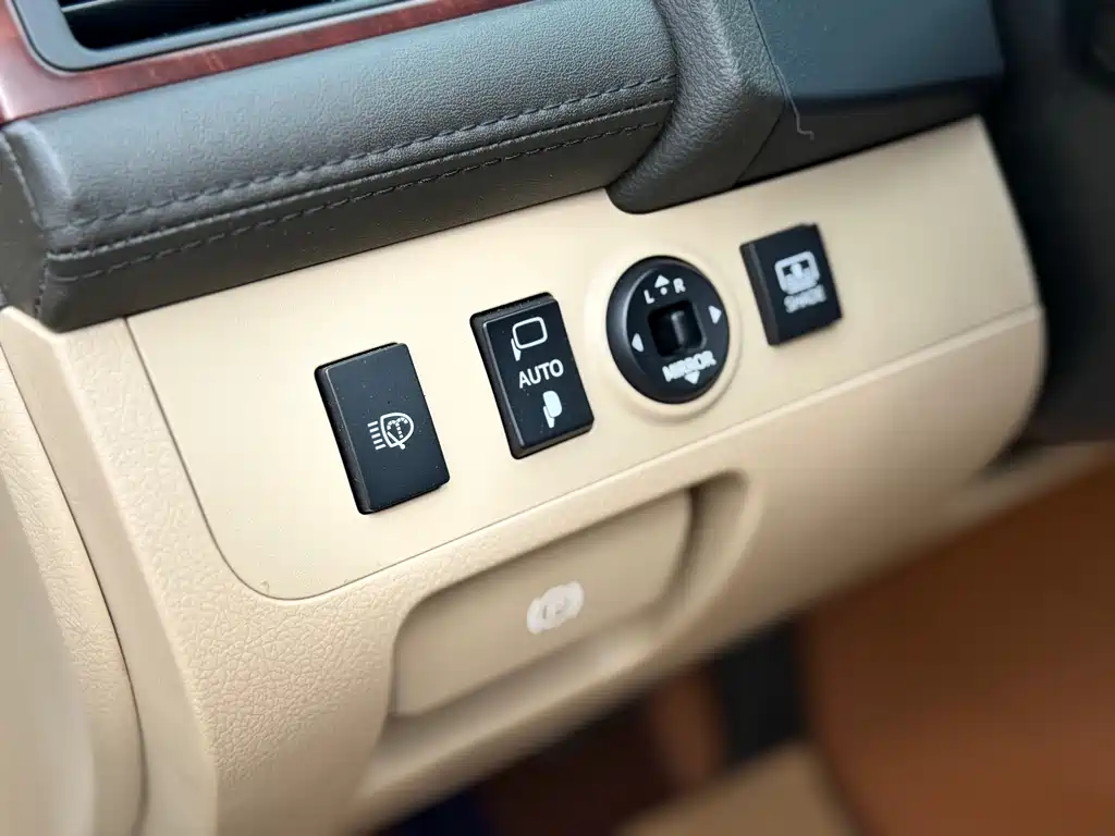 Toyota Crown 2011 2.5L Royal