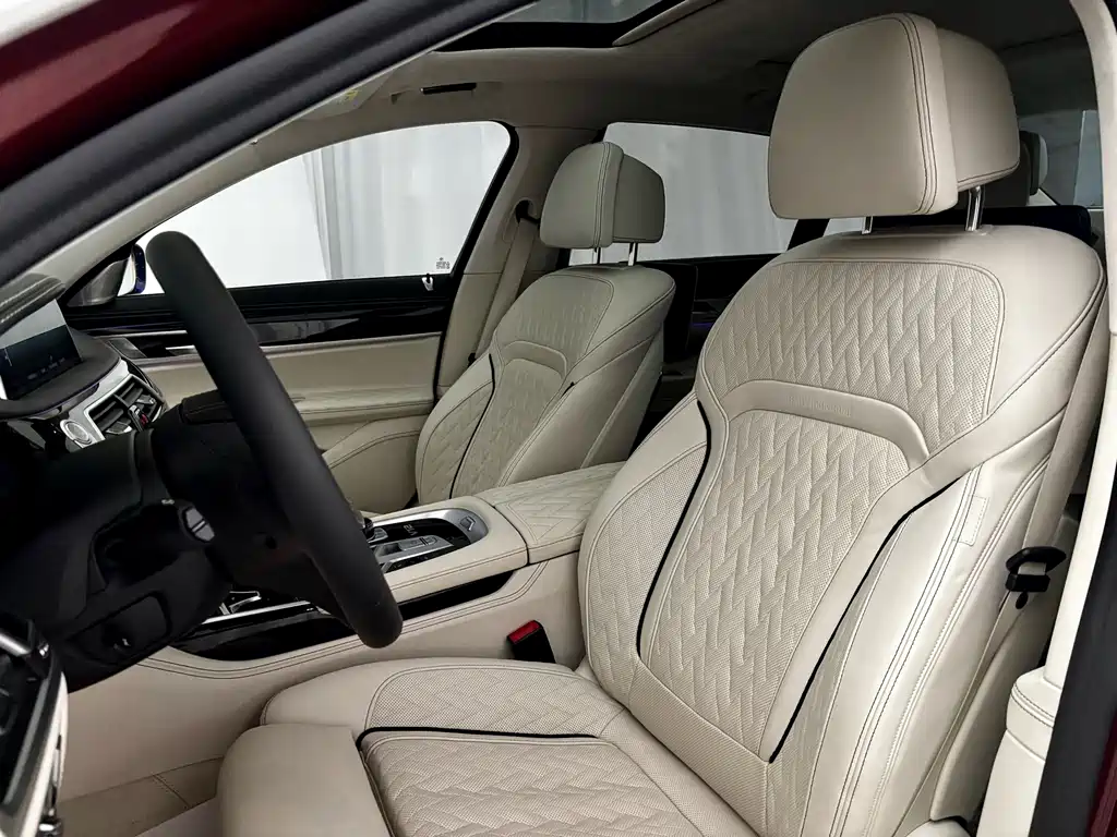 BMW 7 Series — миниатюра 8