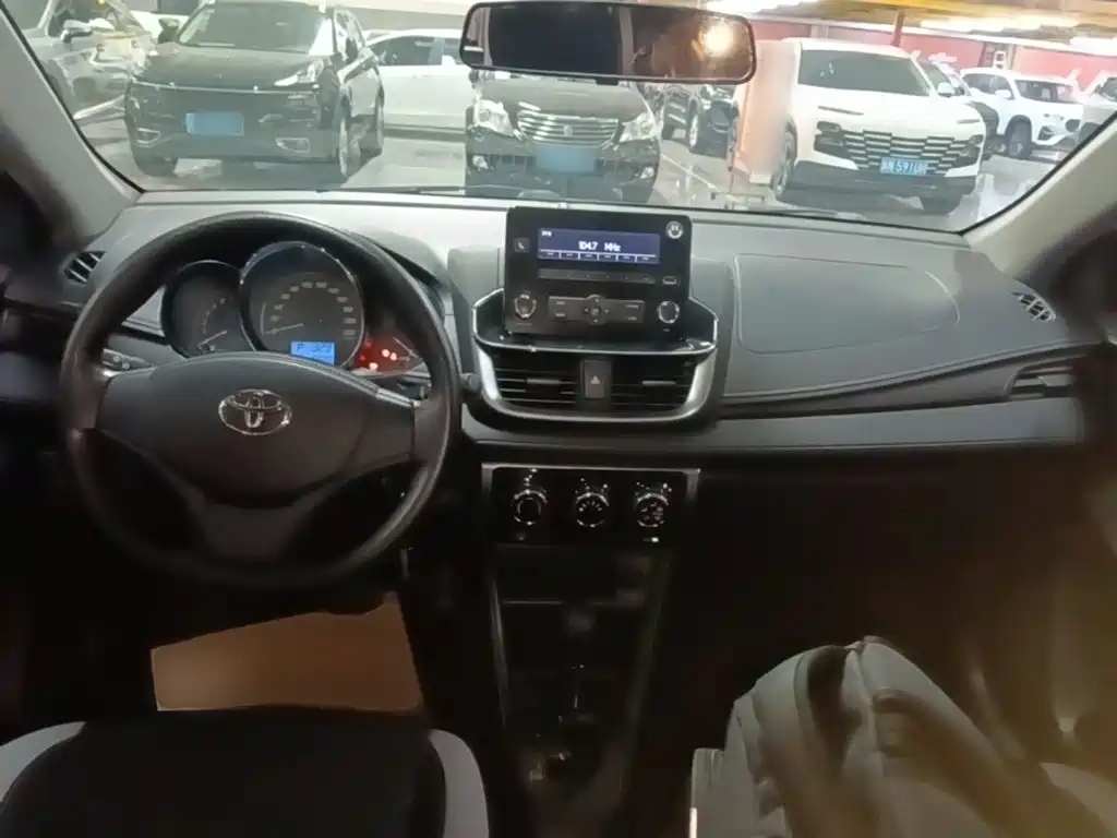 Toyota Yaris L — миниатюра 10