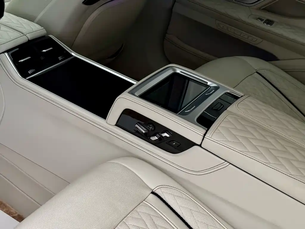 BMW 7 Series — миниатюра 16