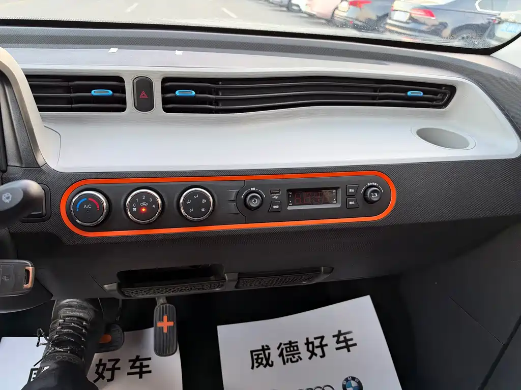 Wuling MINIEV — миниатюра 11