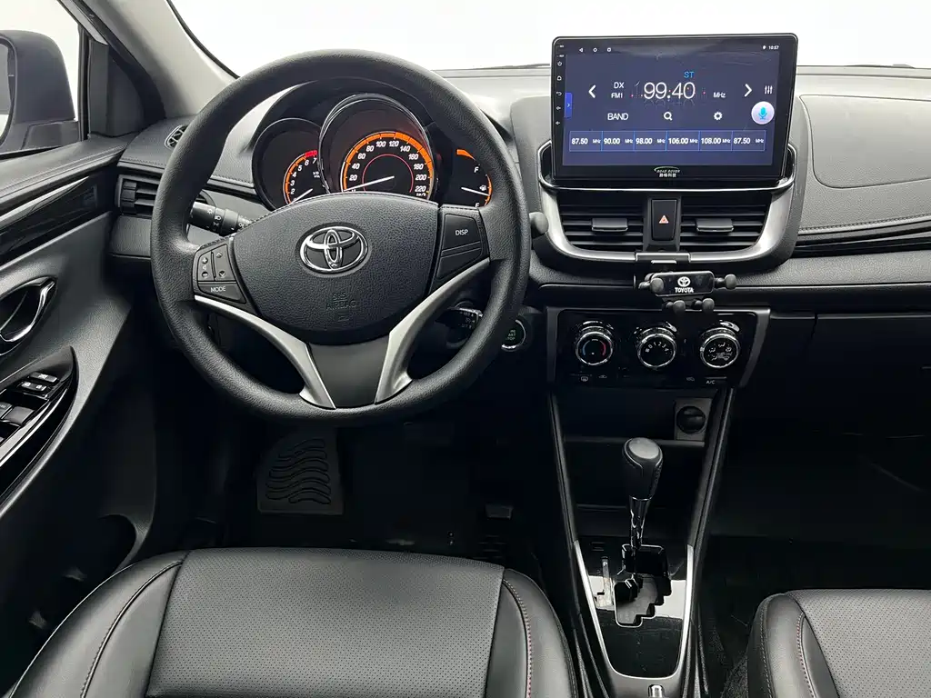 Toyota Yaris L — миниатюра 10