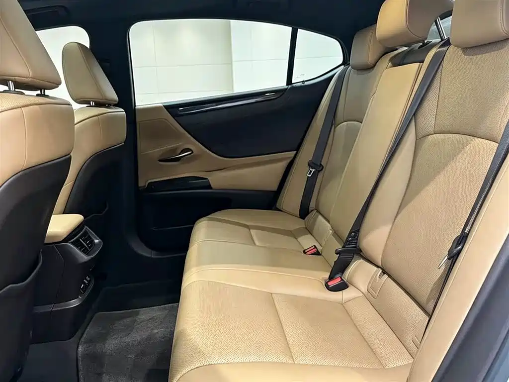 Lexus ES — миниатюра 7
