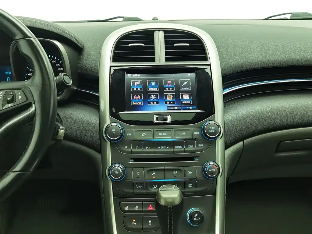 Chevrolet Malibu — миниатюра 12